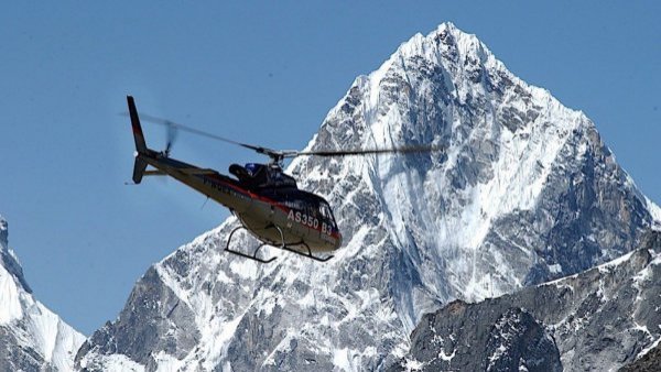 Cerca del Everest: seis personas murieron en accidente de helicóptero en Nepal
