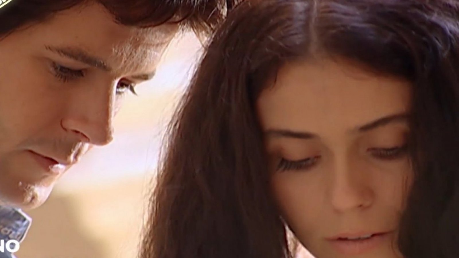 "Tan solo por amor": La canción que marca la magia entre Lucas y Jade en "El Clon"
