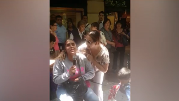 <p>Myriam Hernández cantando.</p>