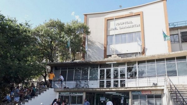 Llegó al hospital por un dolor y le descubrieron una bala en la cabeza

