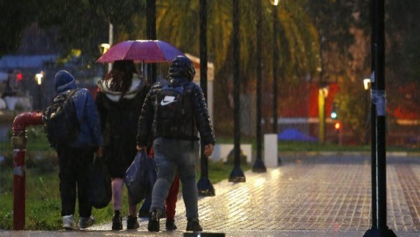 Precipitaciones moderadas a fuertes: las alertas vigentes por sistema frontal en diferentes regiones del país
