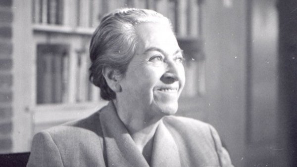 "Coquimbo de Gabriela Mistral": proyecto de ley busca renombrar región
