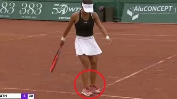 El polémico gesto antideportivo de tenista en medio de una crisis de pánico de su rival

