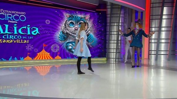¡"Alicia en el país de las maravillas" sorprende en Hoy se Habla!
