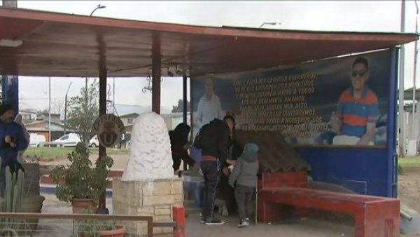 Tenía hasta caja fuerte: Demuelen memorial narco en Renca