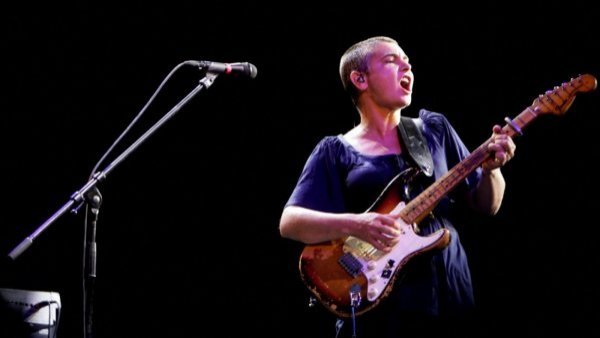 Sinead O'Connor: el hito que marcó en Chile en 1990
