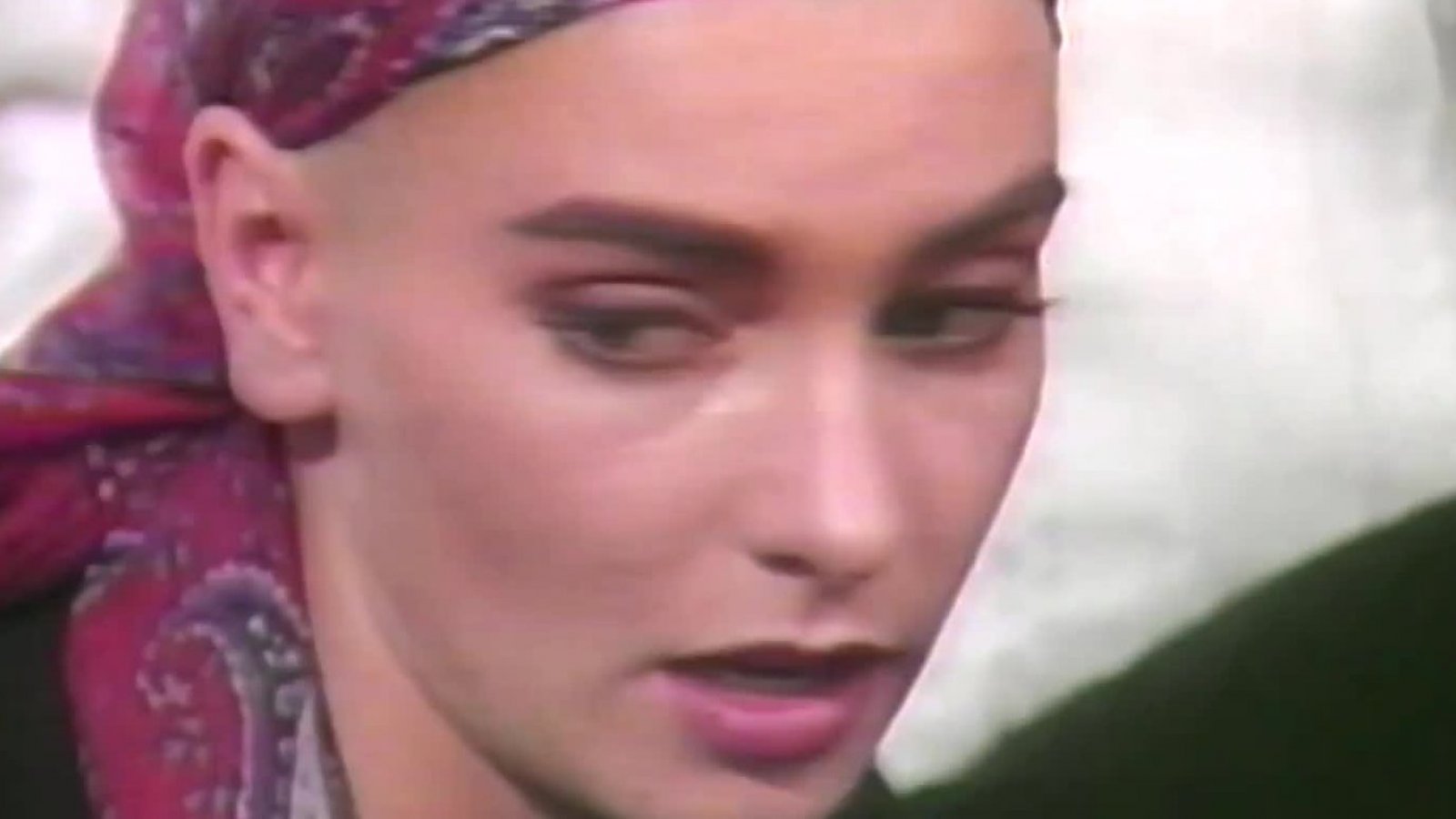 La emotiva entrevista de Sinéad O'Connor tras el concierto de Amnistía Internacional en Chile: "Mi propio pueblo no tiene el coraje de esta gente"
