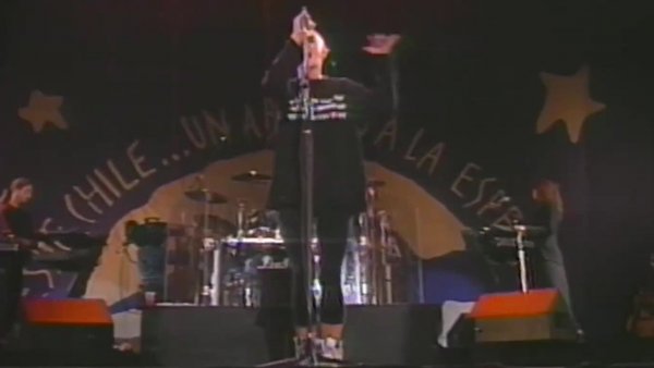 Así fue la presentación de Sinéad O'Connor en el el concierto de Amnistía Internacional en Chile
