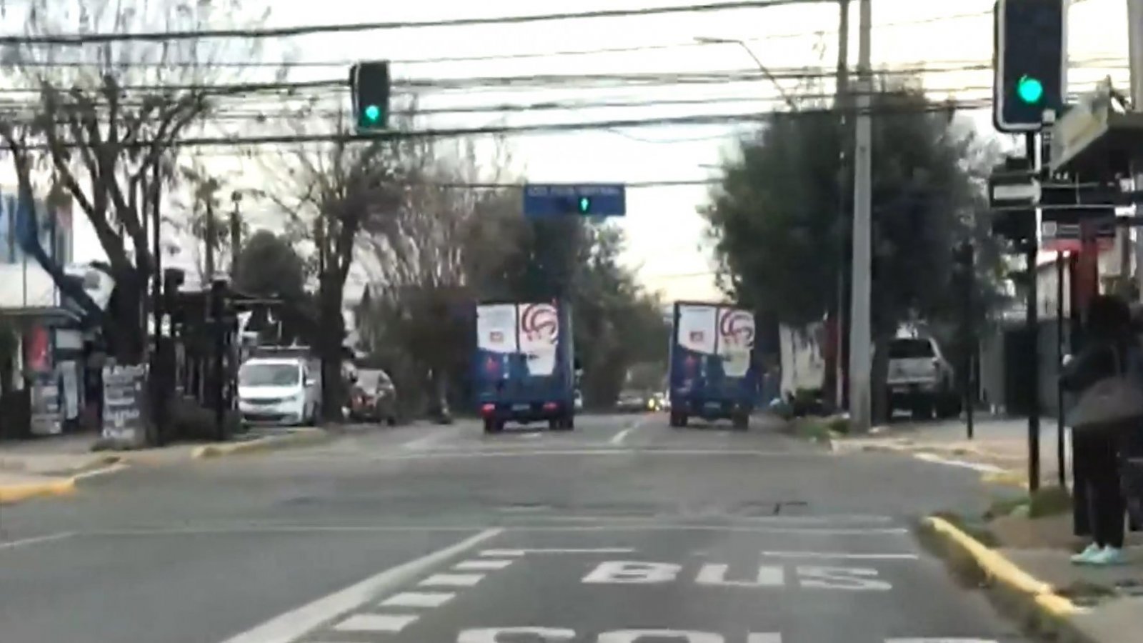Insólito pero pasa: Registran carrera clandestina entre camiones repartidores de gas
