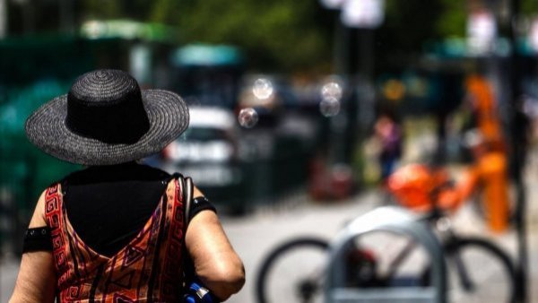 Hasta 33°: Meteorología emite advertencia por calor en Santiago y otras dos regiones
