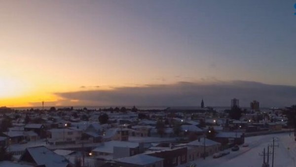 Blanco despertar: Punta Arenas suspende sus clases por intensa nevazón
