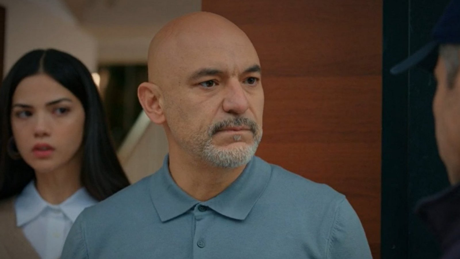 Todo por mi familia -T1E242 | Ahmet ayuda a Şevval
