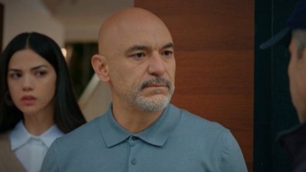 Todo por mi familia -T1E242 | Ahmet ayuda a Şevval
