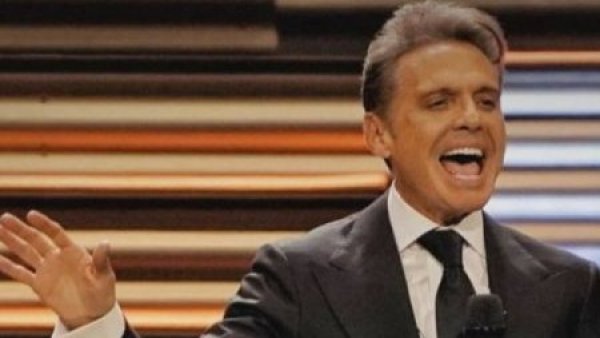 FOTOS: La rejuvenecida apariencia con que Luis Miguel comenzó su serie de conciertos en Argentina
