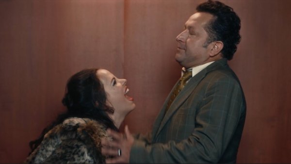 Conoce a los personajes de "La sangre del camaleón": Mario Lara y Gina Deveraux