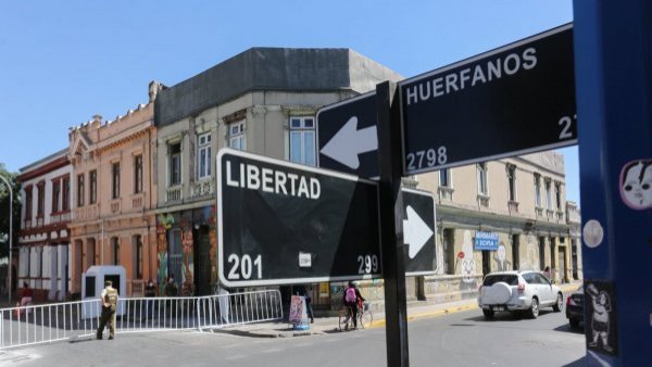 Municipalidad de Santiago dice que cambio de nombres en calles se "ajusta a legalidad"
