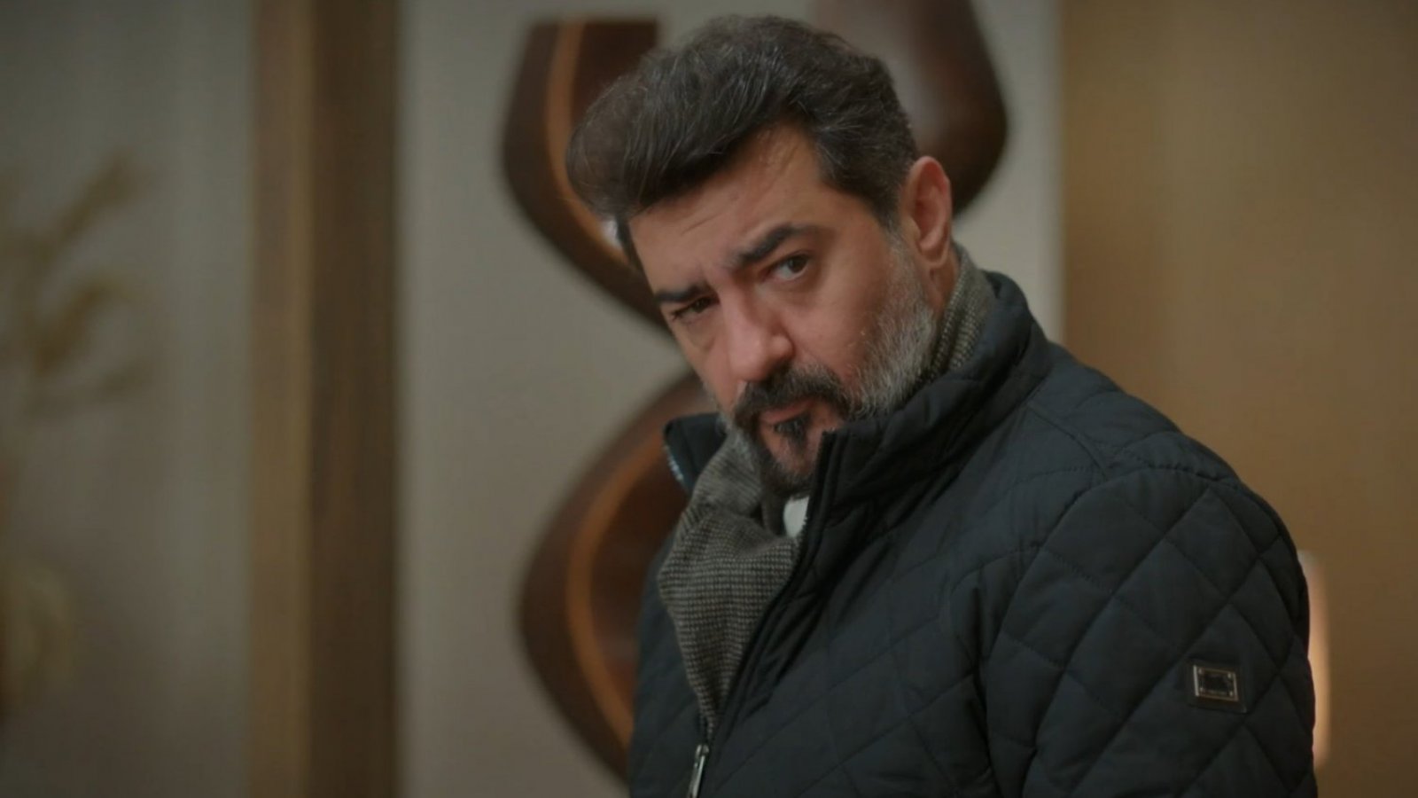 Todo por mi familia: Las mil vidas de Akif
