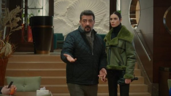 Todo por mi familia - T1E243 | Susan tras Akif
