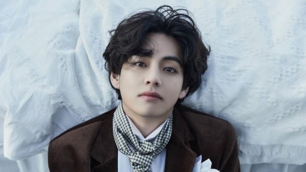V de BTS lanzará "Layover", su primer álbum en solitario

