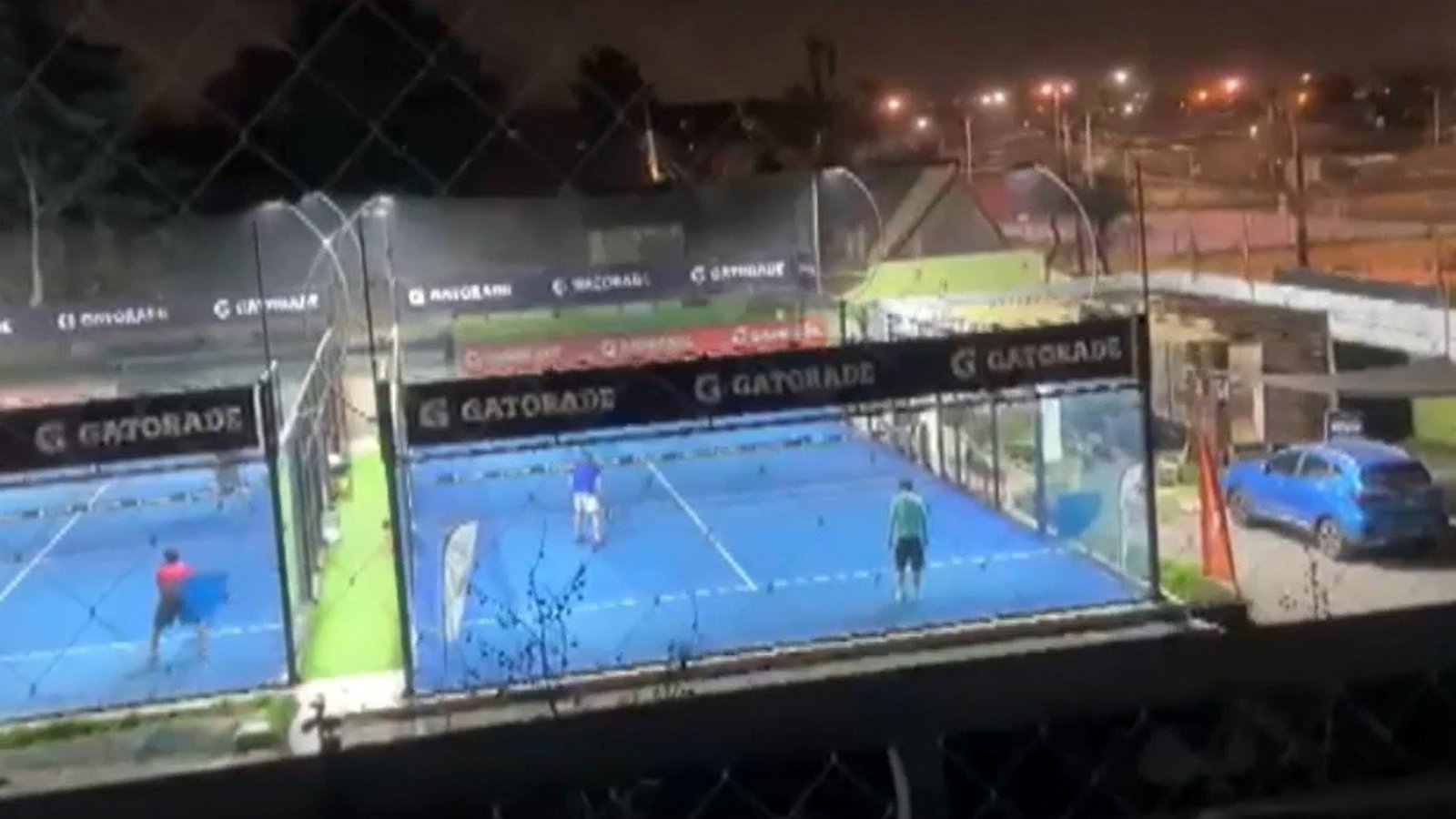 Gritos y pelotazos: Vecinos viven una pesadilla por ruidos molestos de canchas de pádel en La Florida
