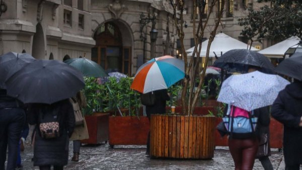 Lluvia y viento en la RM: aumentan a 17 las comunas en Alerta Temprana Preventiva
