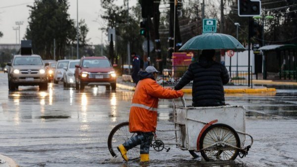Agosto lluvioso: proyectan precipitaciones "sobre lo normal" en Santiago
