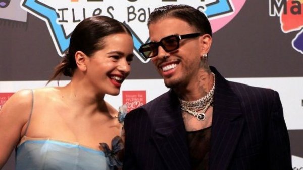 "Ella es mi Motomami": los sentidos mensajes que Rauw Alejandro dedica a Rosalía en su nueva canción
