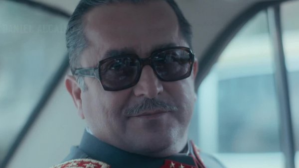 Daniel Alcaíno es Augusto Pinochet
