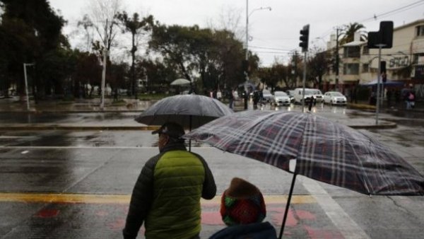 Meteorología explica lluvias para este jueves en Santiago y anticipa "otro sistema frontal" para el fin de semana
