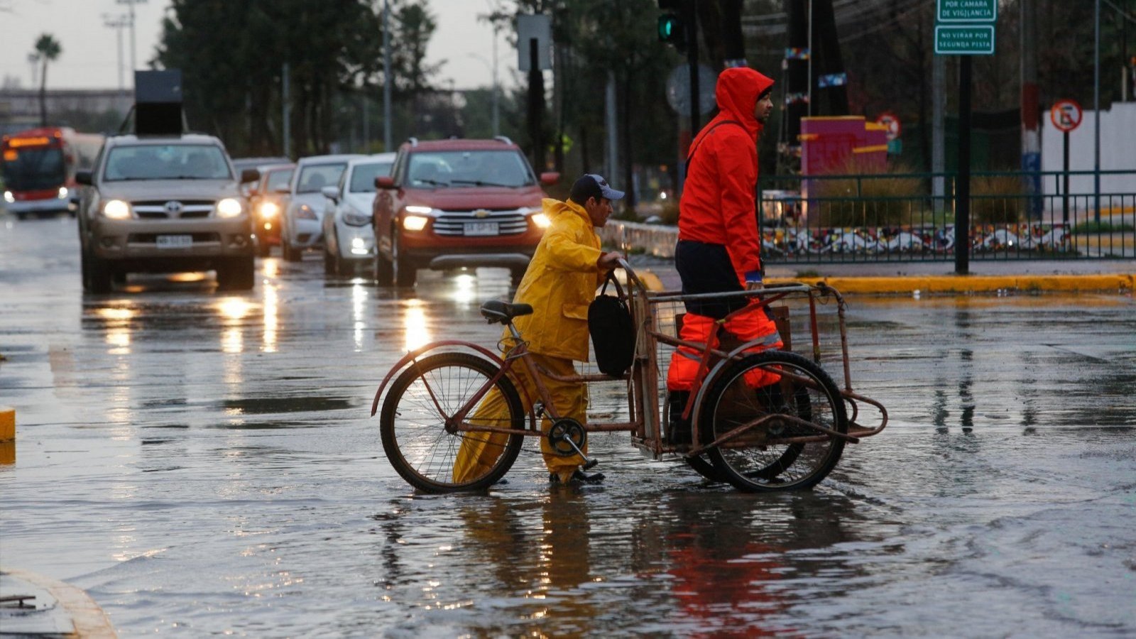 Caerían más de 200 mm de agua: Alerta Temprana Preventiva por precipitaciones y vientos en la RM
