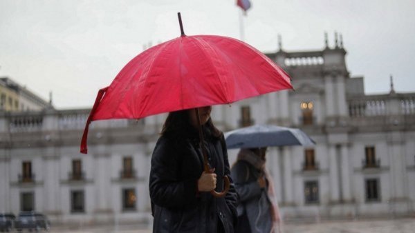 Sistema frontal cálido: Meteorología emite aviso por lluvia en la RM para este fin de semana
