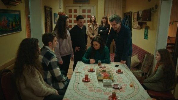 Todo por mi familia - T1E248 | Sengül pierde su casa
