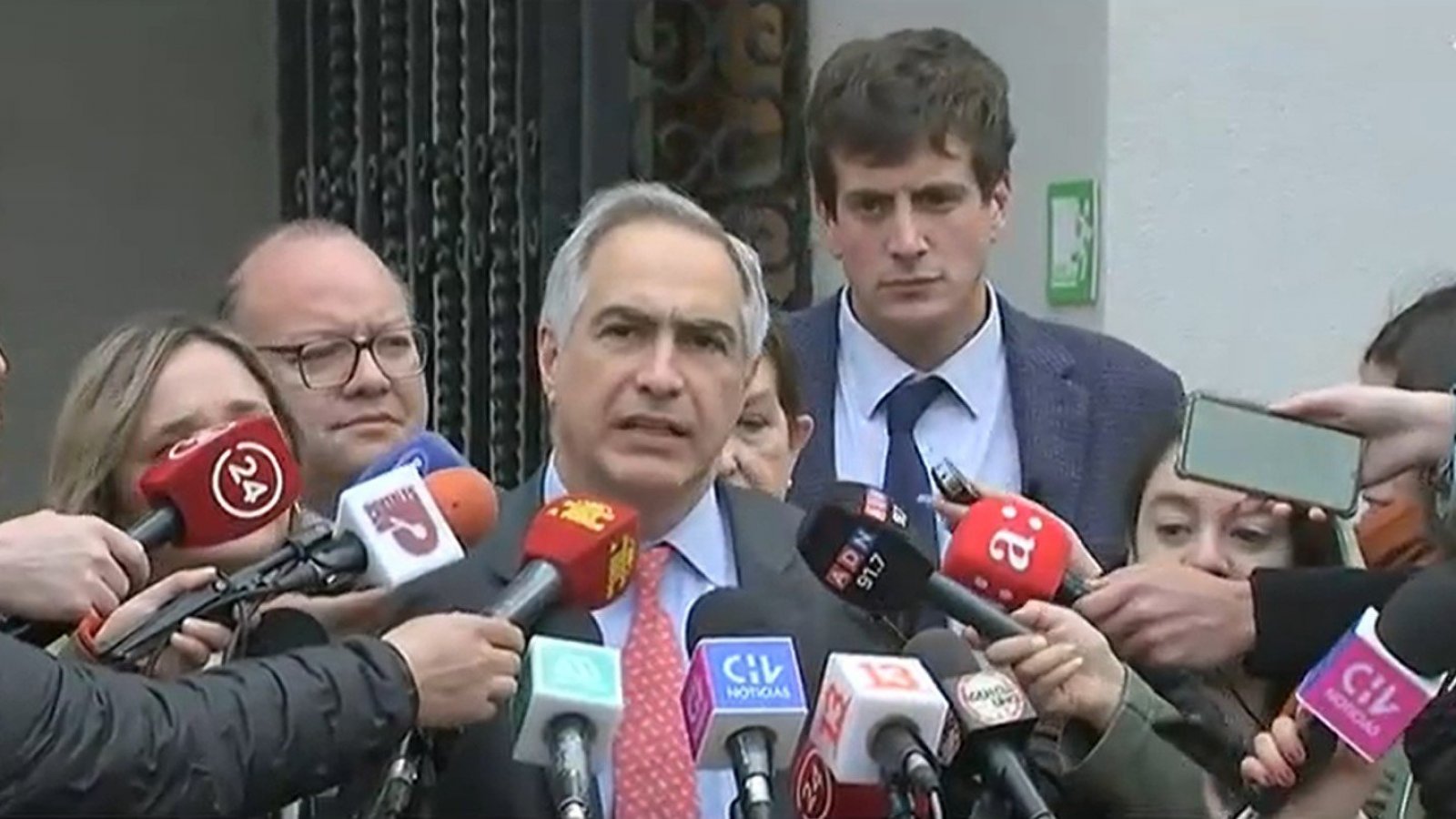 "Tensa, directa y difícil": Las reacciones de Chile Vamos tras su reunión con el Presidente Boric

