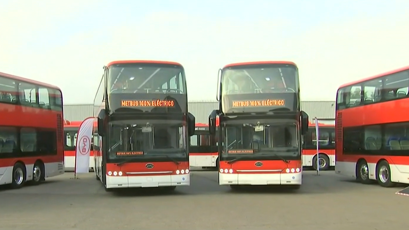 De dos pisos y eléctricos: 10 buses del sistema RED llegarán a la capital
