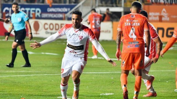 "Véalo de nuevo": la polémica que remece a Cobreloa y "salpica" a Deportes Copiapó

