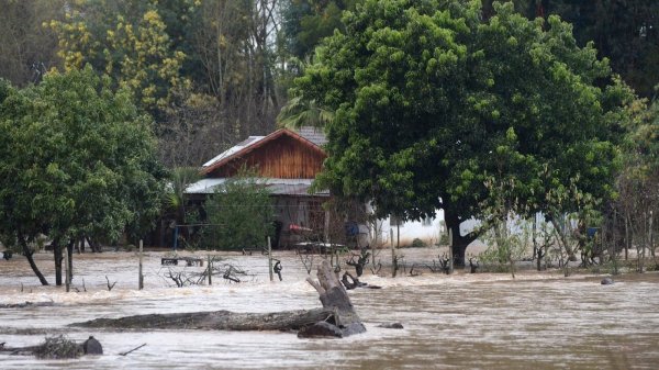 Bono de hasta $5 millones para afectados por lluvia: ¿quiénes lo pueden cobrar?
