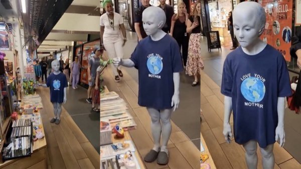 Captan "extraterrestre" caminando en Nueva York
