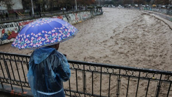 Lluvia en Santiago: a qué hora comenzará, qué comunas afectará y cuánta agua caerá