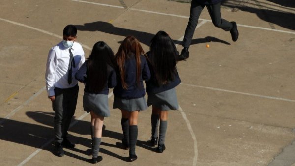 Suspenden clases en cuatro colegios de la región Metropolitana
