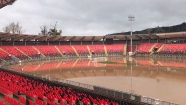 Por desborde del río Claro: Así quedó el Estadio Fiscal de Talca
