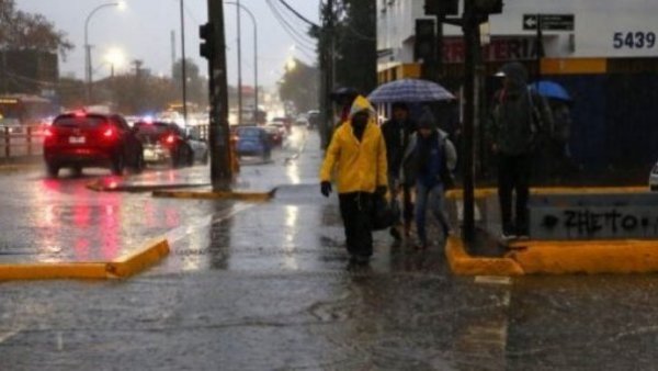 "Las comunas que rodean Santiago son las más complicadas": Iván Torres avisa sobre cómo avanzará el pronóstico de lluvia