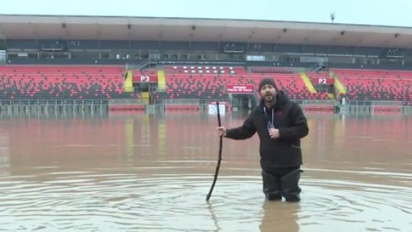 Impresionantes imágenes: Así está la cancha del Estadio Fiscal de Talca por temporal
