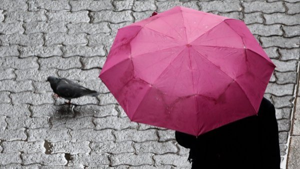 ¿Por qué no ha llovido en Santiago? Experto explica "bloqueo" del sistema frontal
