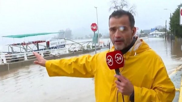 Constitución: Vecinos se niegan a moverse de sus casas ante inminente inundación
