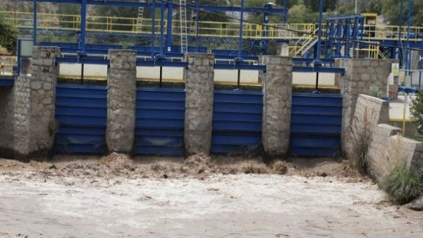 Corte de agua en Santiago está “totalmente descartado" tras control de turbiedad del río Maipo
