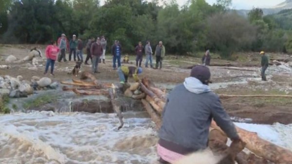El triste relato de una vecina afectada por las lluvias en Upeo: "Se nos derrumbó todo"
