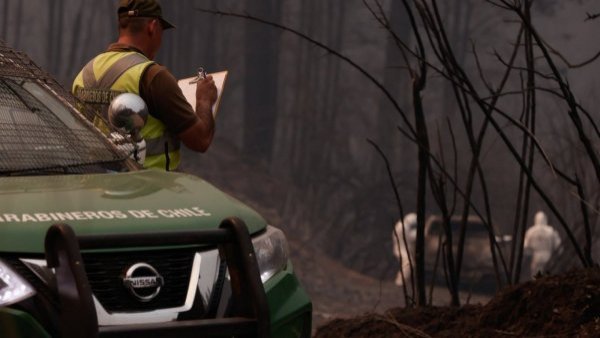 Vuelco en caso de mujer muerta en incendio en Villarrica: pareja es detenida como presunto femicida
