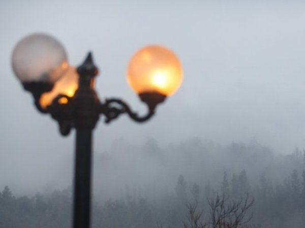 Farol con fondo frío. Lluvias y sistema frontal.
