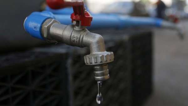 Aguas Andinas anuncia corte de agua en sectores de la RM
