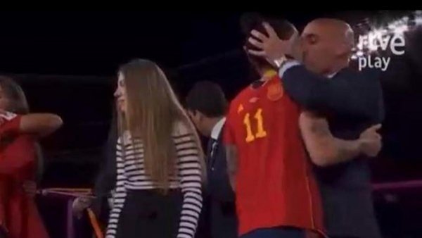 "En ningún momento consentí el beso": Jenni Hermoso desmiente a Rubiales

